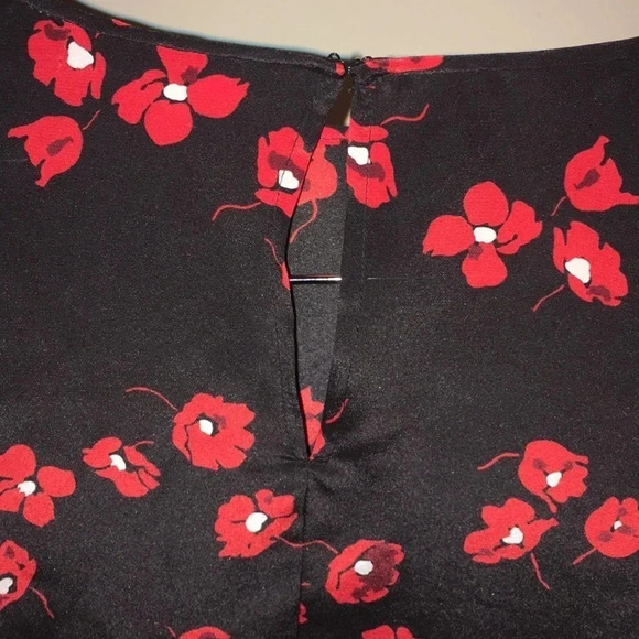 Derek Lam Black Red Floral Silk Blouse Size 8 - Picture 5 of 6